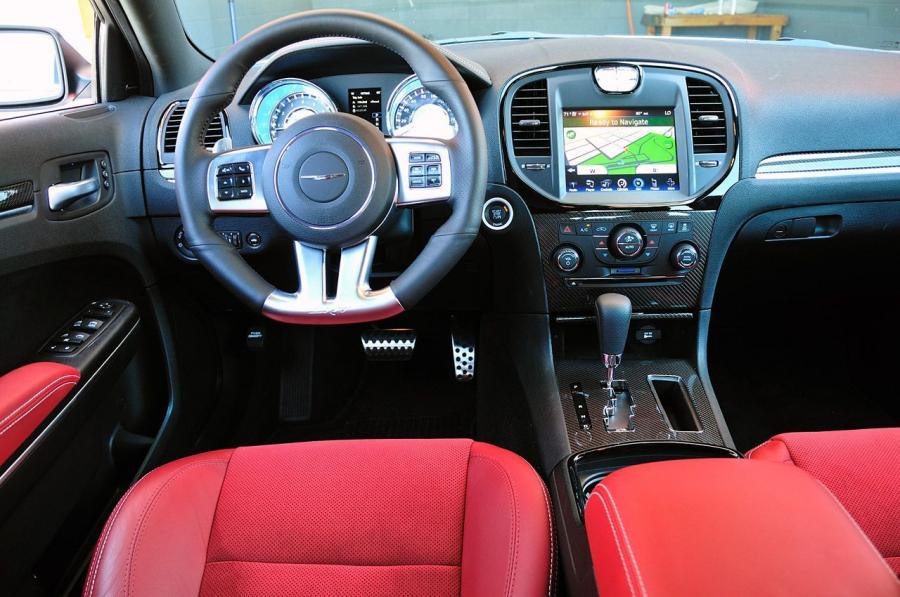  Chrysler 300C SRT8 2012 года  (фото 93 из 100)